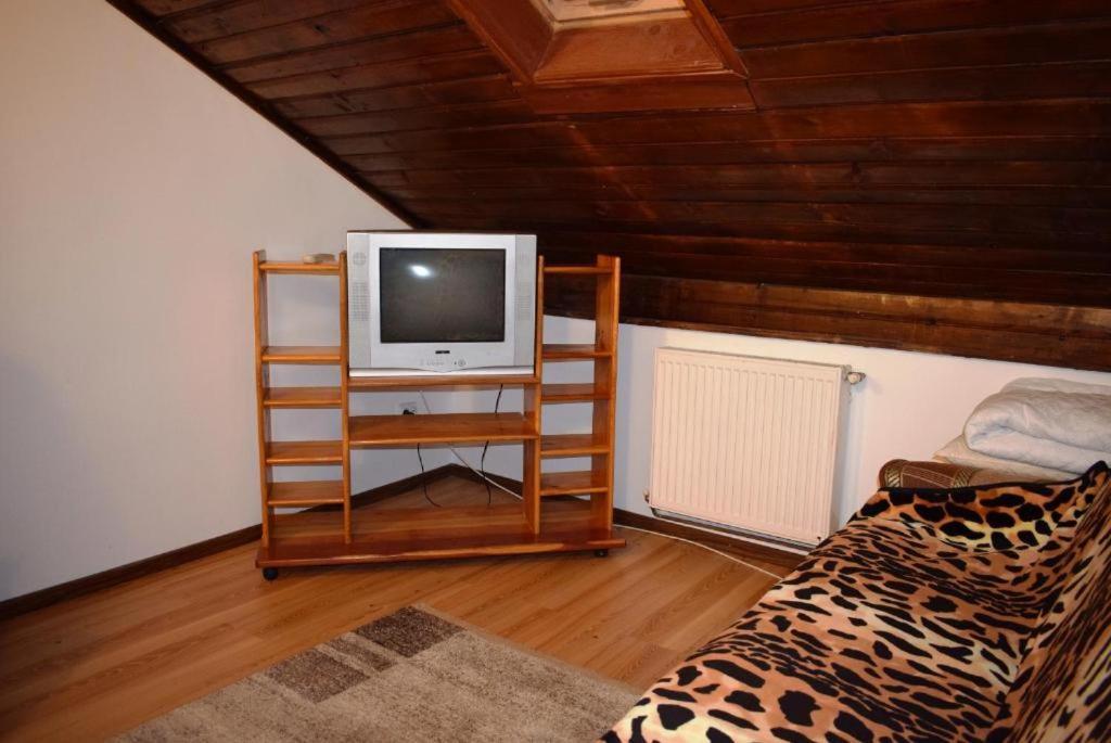 Rustic & Romantic Apartment Брашов Екстериор снимка